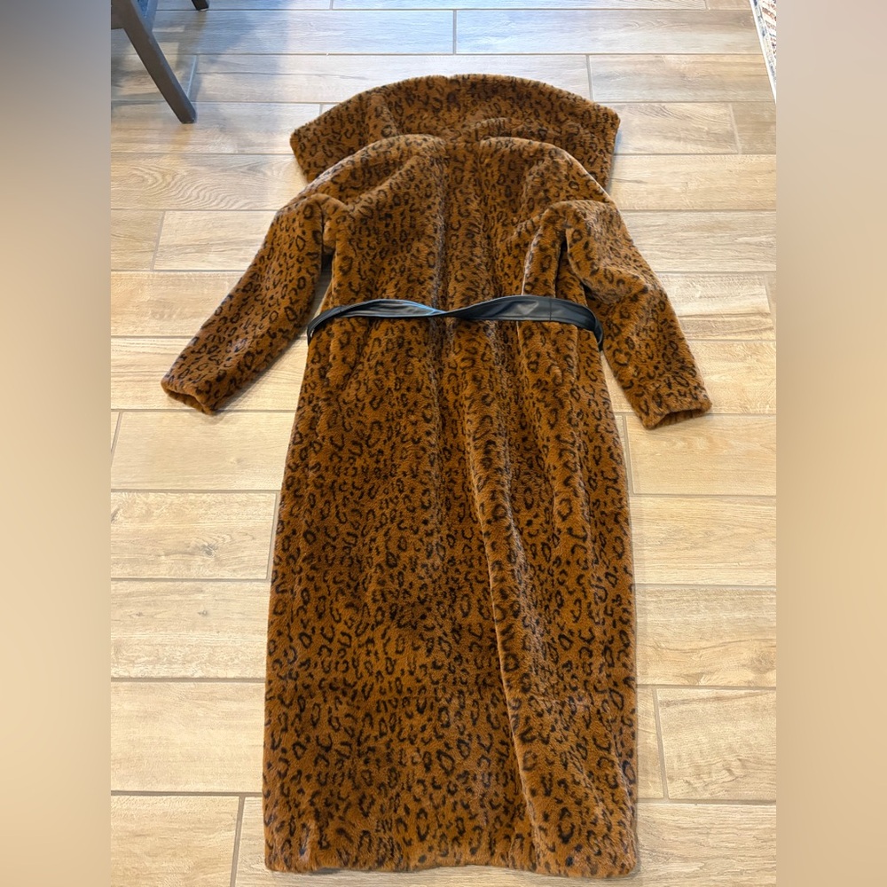 Fashion Nova Night At The Met Faux Fur Coat XS New with tags - Picture 8 of 8